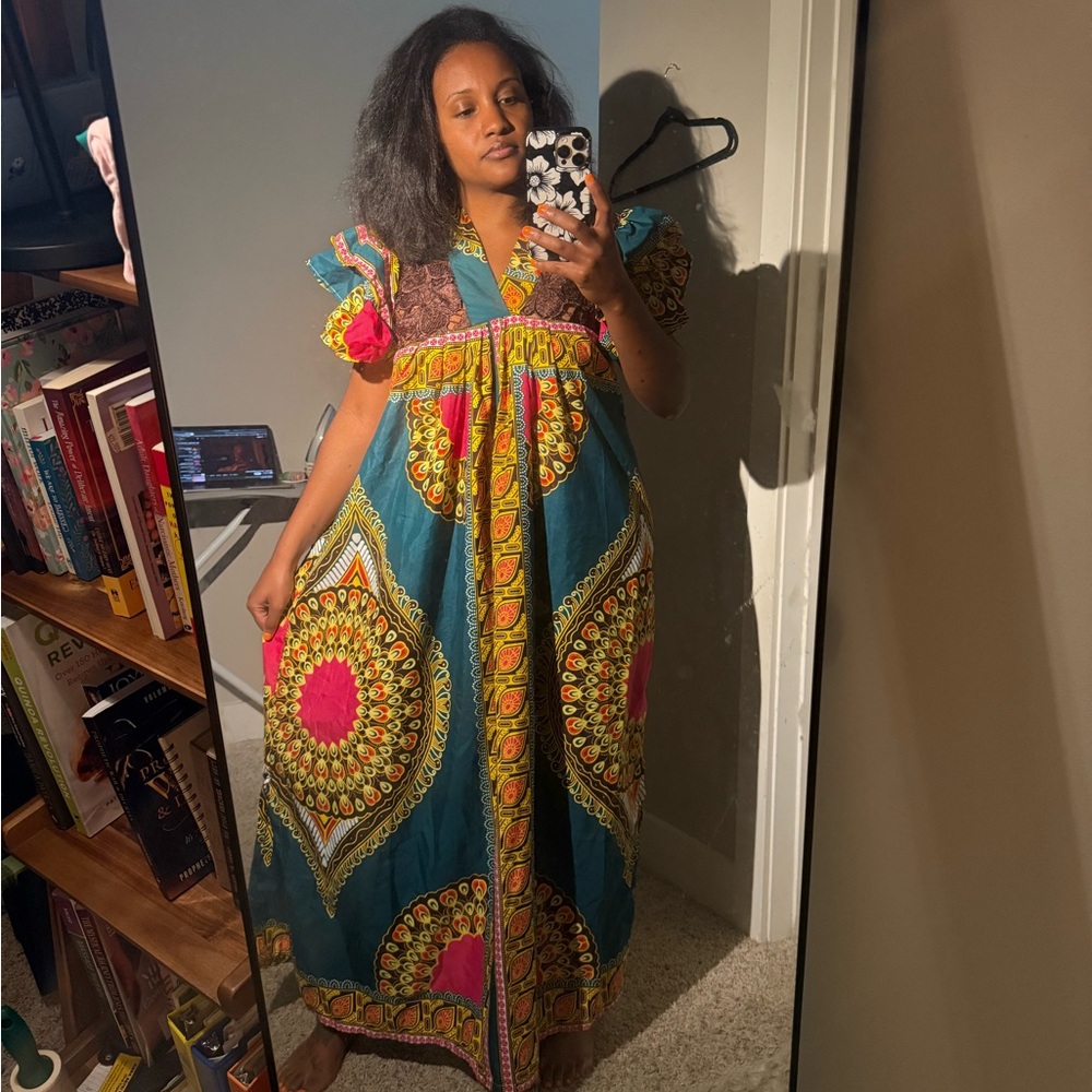 Vibrant Multicolor Maxi Dress w/ Pockets